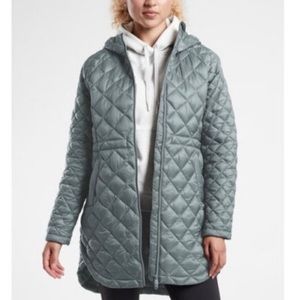 Athleta Whisper Featherless Parka in Minimalist Grey